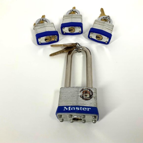 Lot of 4 Vintage Padlocks Master & Brinks Cut Resistant Long & Short Brass Keys - Picture 4 of 5